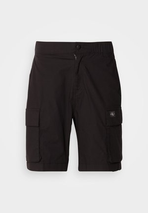 Bermudas cargo noires en tissu léger. Dotées d'une fermeture à bouton et à zip, de deux poches cargo sur les côtés et de détails cousus.