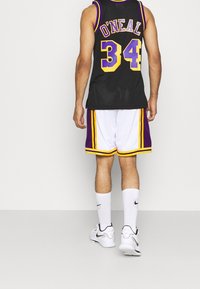Mitchell & Ness Short de sport - white