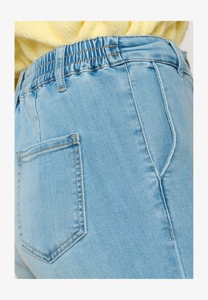 Heledad sinine denimist püksid, millel on elastne vöökoht, tagatasku ja peen tekstuur. Klassikaline viietaskuline disain, tugevdatud õmblustega.