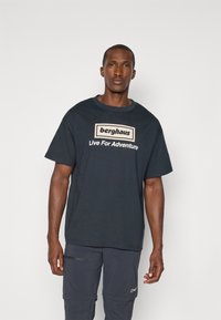 Berghaus CONCERT COLLECTION ADVENTURE TOUR TEE UNISEX - Tričko s potlačou - black