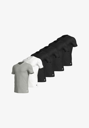 Sześć koszulek Adidas z dekoltem w serek w rzędzie, jedna szara, jedna biała i cztery czarne, prezentowane na białym tle.