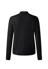 Černý top s dlouhým rukávem vyrobený z hladké tkaniny, s vysokým výstřihem a kontrastním šitím na rukávech a zadní části.