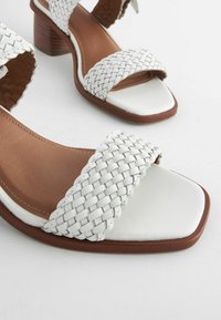 Next FOREVER COMFORT WEAVE BLOCK - Sandaler - white