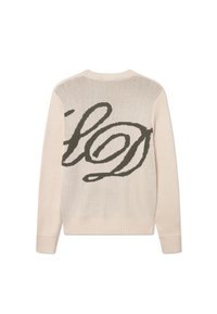Hellbeige gestrickter Pullover mit langen Ärmeln, der ein markantes dunkelgrünes, geschwungenes Textdesign auf dem Rücken und gerippte Bündchen und Saum aufweist.