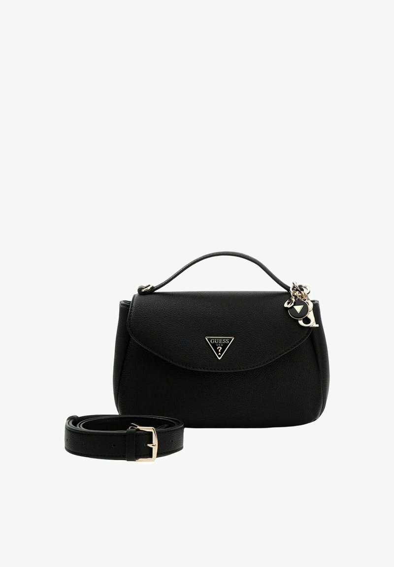 Sac à main en cuir synthétique noir avec une forme structurée, des accessoires en métal argenté et une bandoulière amovible. Il présente un logo triangulaire et un détail de charme.