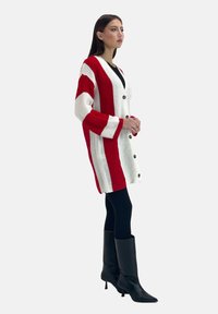 Elara Cardigan - rot
