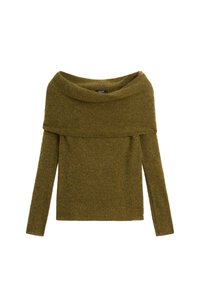 Olivgrüner, schulterfreier Pullover aus weichem Strickmaterial, mit langen Ärmeln und einem lässigen Schnitt sowie einem umgeschlagenen Kragen.