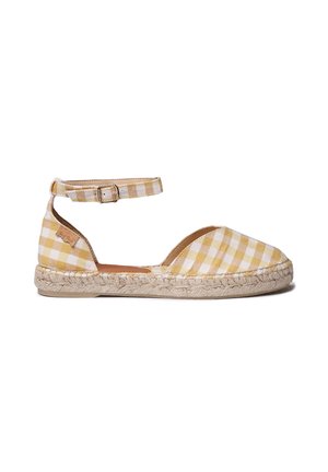 Gul og hvid gingham-espadrille-sandal med lukket tå, ankelrem, spænde og flettet jutesål på hvid baggrund.