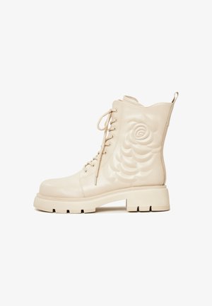 Kovbojské/motorkářské kotníkové boty - white