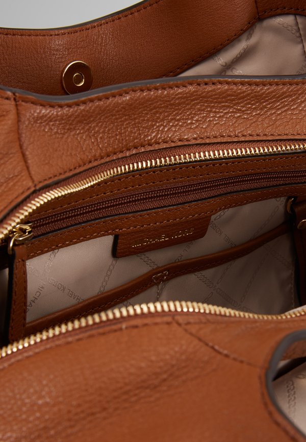 LILLIE CHAIN TOTESMALL - Handbag - cognac2