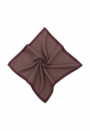 Štvorcový bordový hodvábny šál s malým opakujúcim sa geometrickým vzorom a jednofarebným okrajom, usporiadaný do plochej skrútenej špirály.