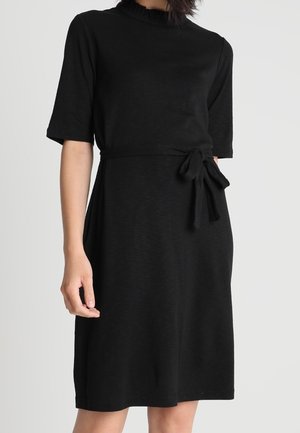 Object Robe pull - black