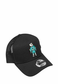 Schwarze Kappe mit Mesh-Seiten, mit einem türkisfarbenen Astronautenmotiv, das auf der Vorderseite gestickt ist. Verstellbare Größe mit einem runden Schild.