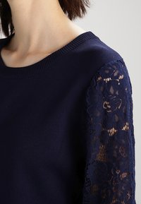 Molly Bracken Stickad tröja - dark blue