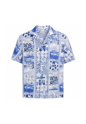 Chemise à manches courtes boutonnée avec des motifs côtiers et floraux bleus et blancs, comprenant des dauphins, des bâtiments, des palmiers et des motifs géométriques.