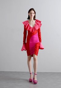 Ahluwalia ROSIE RUFFLE DRESS - Vestito di maglina - red/pink