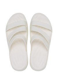 Witte slidersandalen met drie horizontale banden, een glad oppervlak, gemaakt van rubber, en een minimalistisch ontwerp met een gevormde voetbed.