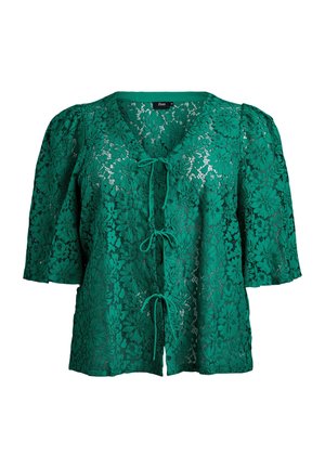 Blouse en dentelle verte avec un col en V, des manches courtes bouffantes et un lien à l'avant. Motif floral complexe sur l'ensemble du tissu.
