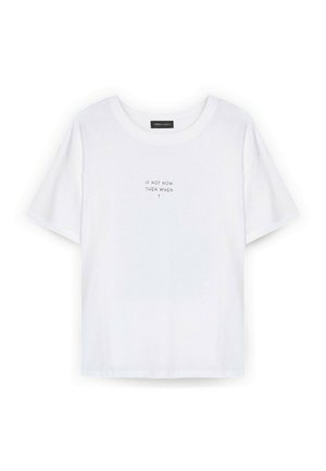 Tricou alb din bumbac cu mâneci scurte, guler rotund, având text centrat "DACĂ NU ACUM, ATUNCI CÂND ?" în font negru.