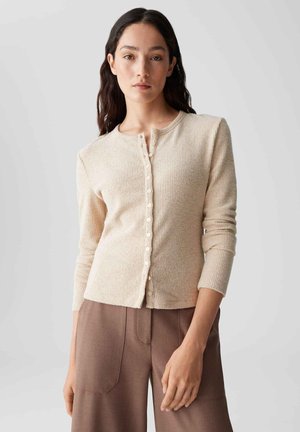 SLIM FIT SCHMALE PASSFORM RUNDHALSAUSSCHNITT - Strickjacke - macadamia