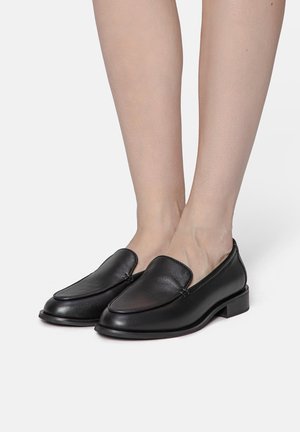 Belebújós cipők - black