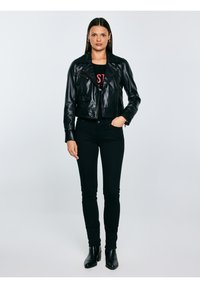 Nem kiválasztott, black