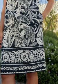 Next TALL -REGULAR FIT - Vapaa-ajan mekko - black on white