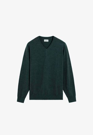 Suéter verde oscuro de cuello en v con mangas largas, hecho de un material suave. Presenta una textura sutil y un diseño sencillo.