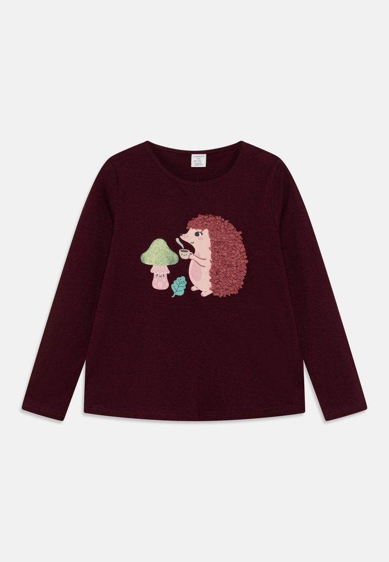 Burgunderfarvet langærmet T-shirt med et tekstureret pink pindsvin og svampegrafik, med grønne detaljer og rund halsudskæring.