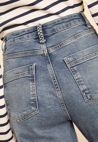 Love & Roses HIGH WAIST STRAIGHT REGULAR FIT - Tiesaus kirpimo džinsai - mid wash blue