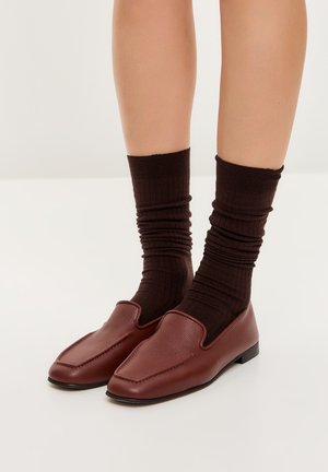MINIMAL FLATS FOR EVERYDAY - Slip-ons - bordo