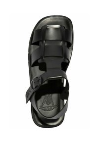 Czarne sandały z plecioną cholewką i okrągłą klamrą. Płaska podeszwa, gładka tekstura i minimalistyczny design bez widocznych wzorów.