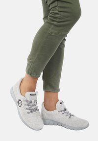 Giesswein RUNNERS - Laufschuh Straße - light grey