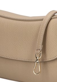 Notre-V DIARA - Handtas - box cappuchino