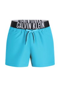 Shorts da bagno turchesi realizzati in un tessuto leggero, con una fascia elastica nera in vita con la scritta "CALVIN KLEIN" stampata in bianco e un cordoncino.