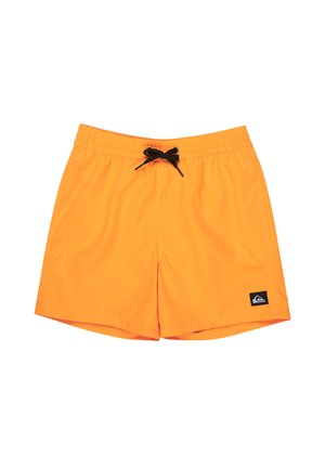 Jasnopomarańczowe kąpielówki z elastycznym paskiem w talii i czarnym sznurkiem, z małą czarno-białą naszywką z logo na nogawce.
