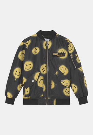 Blouson bomber noir avec des visages souriants jaunes peints à la bombe et un patch portant l'inscription "Happy Together" sur la poitrine.