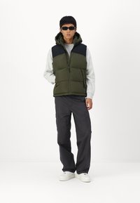 Jack & Jones JCOAERO - Strukirani kaput - forest night