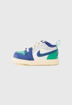 Jordan JORDAN 1 LOW - Zapatillas - sail/deep royal blue/stadium green/neutral grey