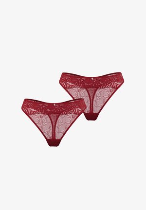 Rode kanten string met een bloemenontwerp, semi-transparante textuur en een gladde tailleband met minimale hardware accenten.