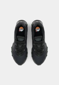 Nike Sportswear AIR MAX DN8 - Sneakers laag - black/green strike/dark smoke grey