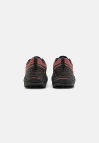 New Balance FRESH FOAM X HIERRO V8 GTX - Chaussures de running - tamarind