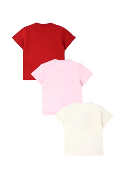 Trzy bawełnowe t-shirty z krótkim rękawem w kolorach czerwonym, różowym i białym, z okrągłym dekoltem i gładką teksturą.