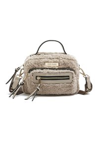 Beige nepleer handtas met gouden hardware, een hoofdvak met rits, een voorvak met rits en een afneembare schouderriem voor veelzijdig gebruik.