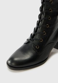 Chie Mihara OZONO - Stivali con i lacci - tuka black