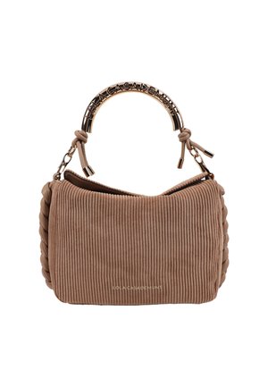 Bolso de mano de pana marrón con un lado trenzado, asa metálica con texto grabado y cierre de cremallera en la parte superior.