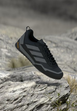 SKYCHASER SOLO APPROACH SHOES - Hikingschuh - core black/carbon/grey four