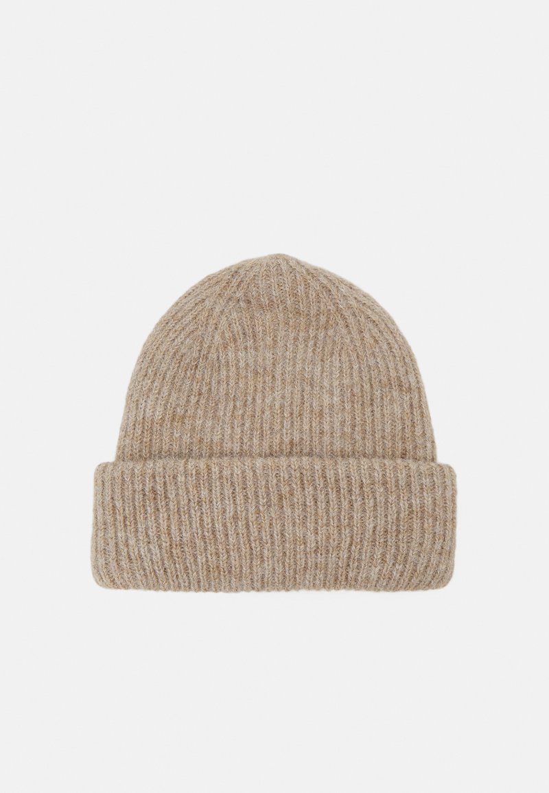 Bonnet en tricot de couleur beige clair avec texture côtelée, doté d'un revers et d'un matériau doux et chaud, adapté aux temps froids.