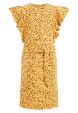 Żółta sukienka w kwiaty z marszczonymi rękawami, wiązaniem w talii, krótkim krojem, z drobnymi czerwonymi i zielonymi wzorami liści na materiale.