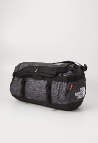 The North Face BASE CAMP DUFFEL S UNISEX - Valigia - black/tiger stripe
